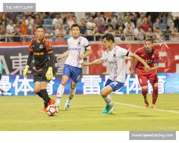 升班马球队防守纪律性突出 压缩空间限制对手射门